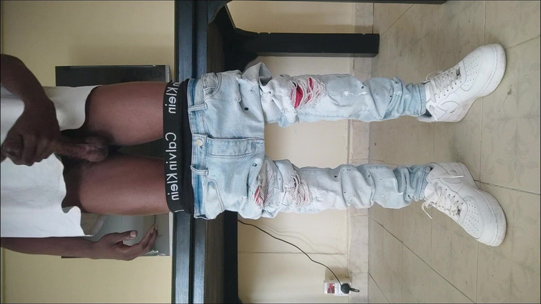 Gay black steel Africa: Cewek kulit hitam dengan kontol besar lagi asik ngocok kontol...