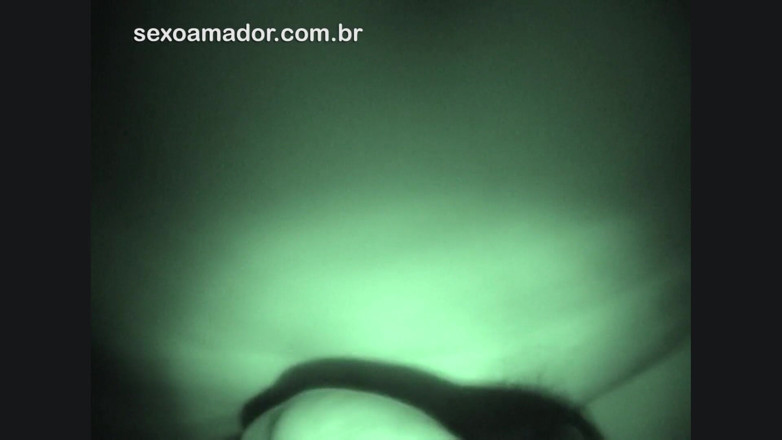 Amateurs videos: Video en primer plano amateur muestra espectacular morena medio desnuda...