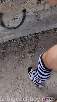 Une salope effrontée à grosse bite se fait baiser sur un chantier sur ses talons hauts sans préservatif, beaucoup de sperme