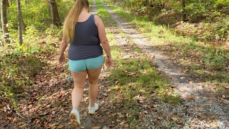 Dean ChinWetter: Caminando afuera y follando en medio del camino!