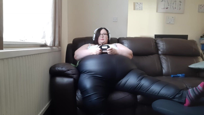 SSBBWLadyBrads: BBW SSBBW new leather pants and gaming video