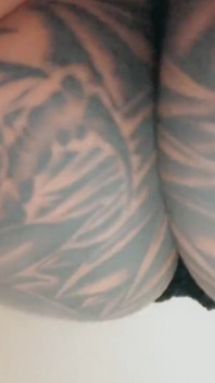 Ragazza tatuata