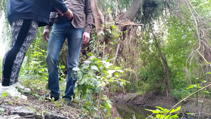 OurFetishLife: MILF-stiefmutter kümmert sich um stiefsohn in der natur