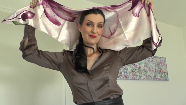 Lady Victoria Valente: Afternoon Headscarf Try-on, Lady Victoria Valente