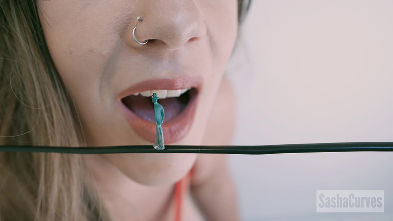 Sasha Curves: Giantess hry