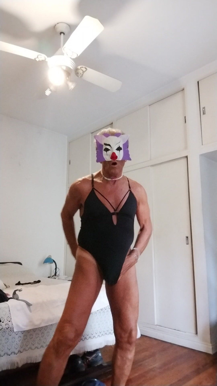 Enri: 섹시하고 열정적인