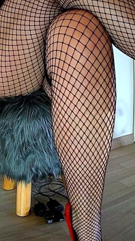 Verpasst dir, dich mit ihren sexy netzstrümpfen zu erwÃ1/4cken 1