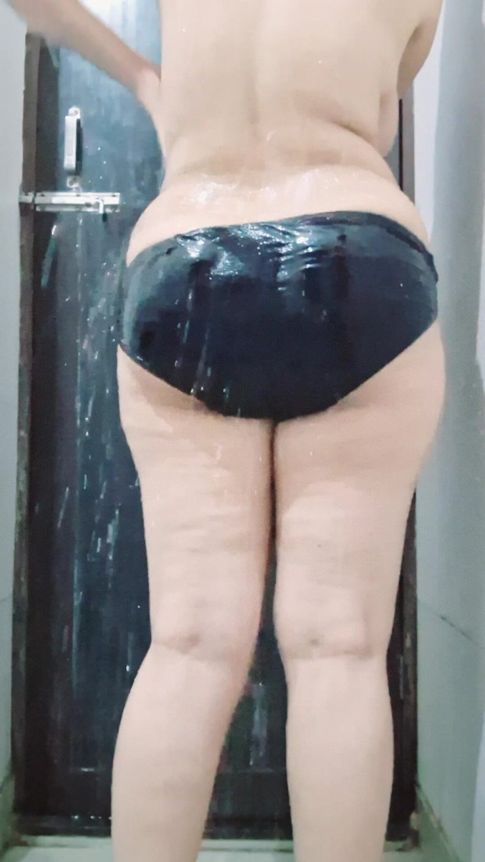 Riyathakur: Sexy indická desi dívka Sexy koupelna v koupelně