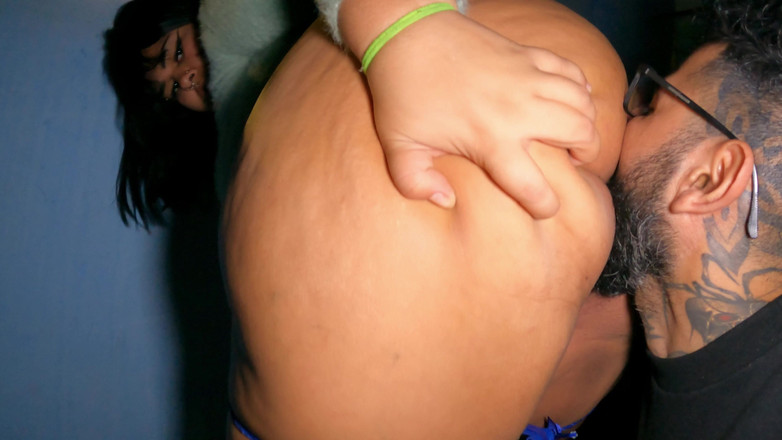 barbanegrazponto1onepov: Mladá velká kráska kouří a šuká