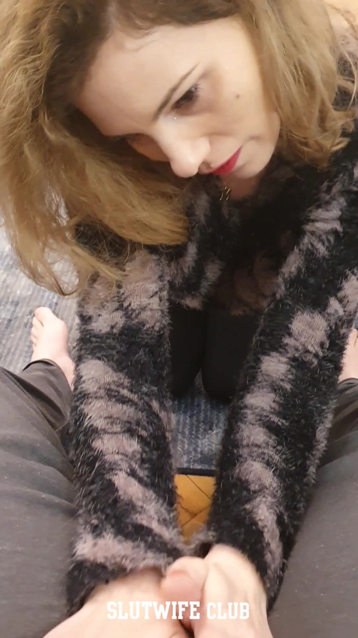 Slutwife Club: Só fãs - gozada rápida nos peitos de Karla!