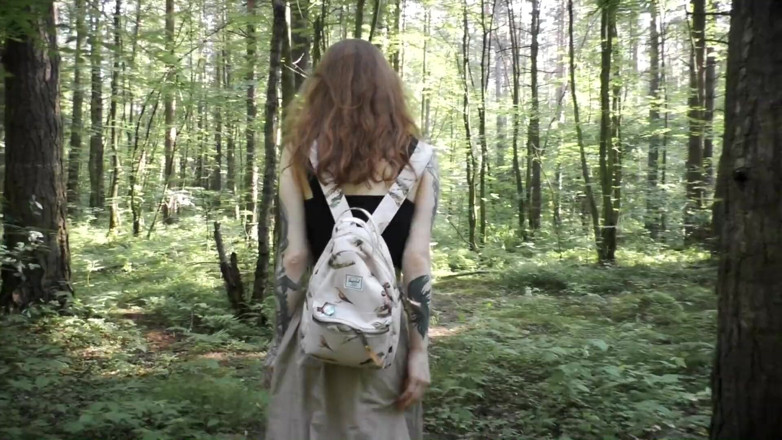 Elena Ginger: プチジンジャーが公共の公園でオナニーと潮吹き