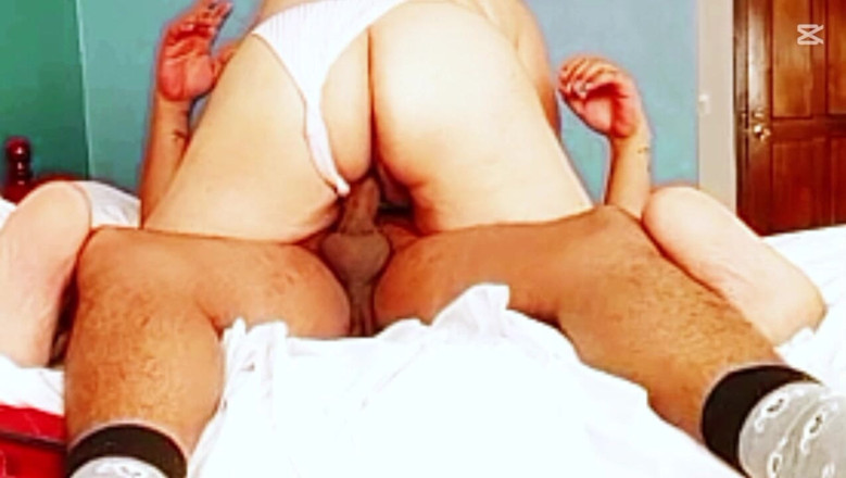 Milfta boohot: My 70-year-old Neighbor Invites Me to Her House