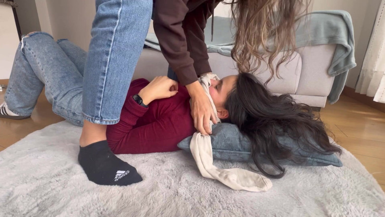 scarlettandc: Sadakatsiz olduğum için yüzümü parçalatmaya bayılıyorum