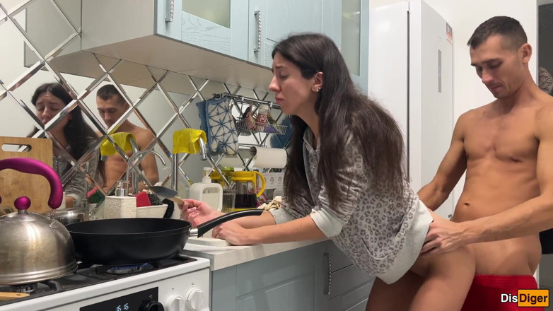 Dis Diger: Je n'ai pas pu résister à baiser ma voisine dans la...