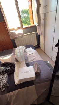 Sexy procházka před zrcadlem 01