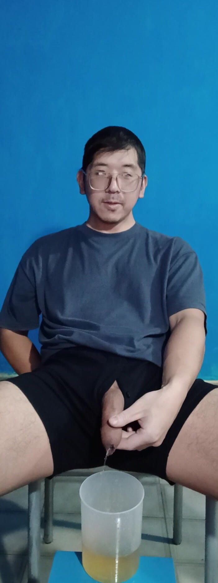 gyoenasianbigdick: Primeira Vez Fazendo Um Vídeo De Mijo