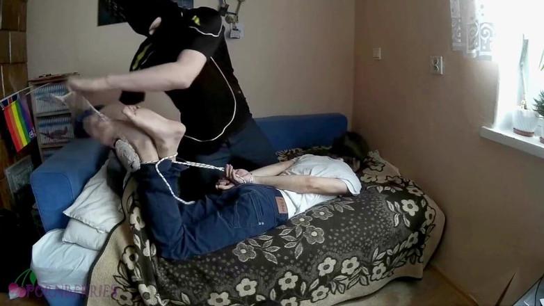 Ethan Alex: Un twink soumis entièrement utilisé par un mec masqué