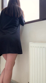 Camicia nera culo nudo strappa cattive scoregge non-stop