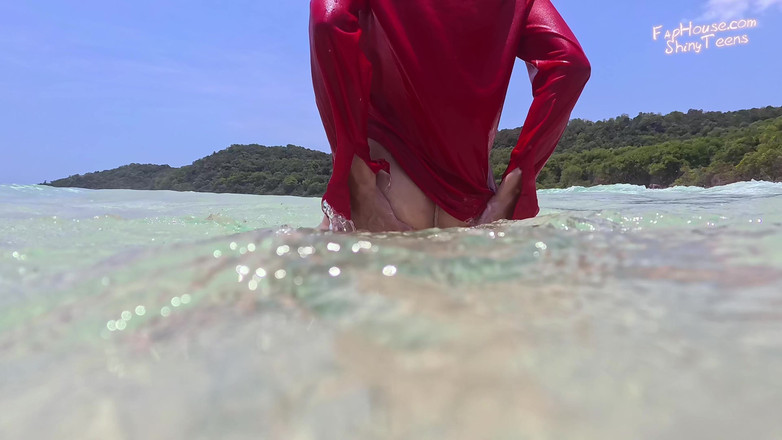 Shiny teens: 910 in Pantyhose Under Water