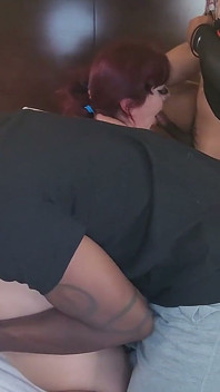 MILF Latina akhirnya dapat tembusan berganda dalam gangbang bullbang