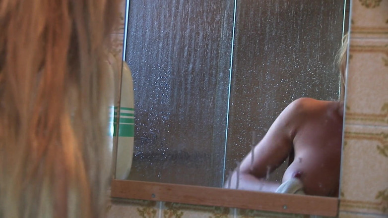 Solo Sex: Busty blonde takes a hot shower