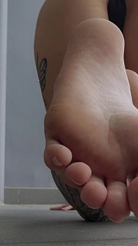 Adorate i miei piedi ed il succoso