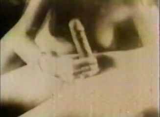Alfacontent: Vintage whores sharing dick in threesome