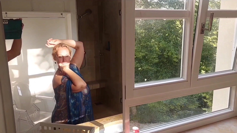 Selena701: Selena thích một trong những trò chơi tình dục hàng...