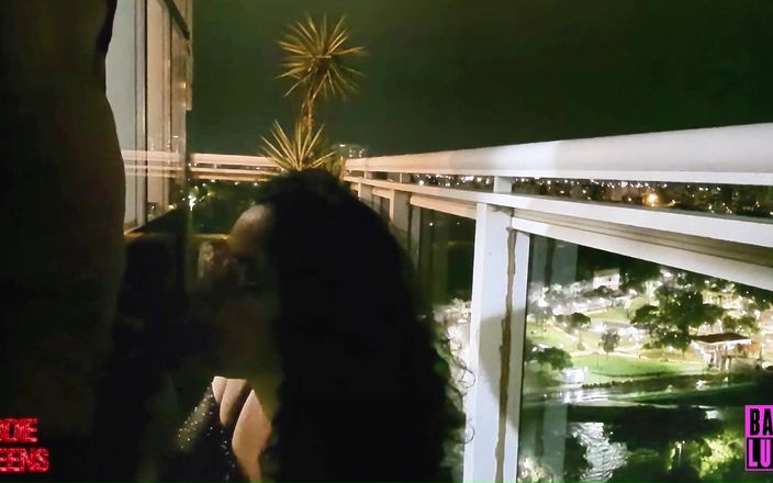 Eddie Queens: Rondborstige Latina neukt haar sugar daddy op het balkon - risicovolle...