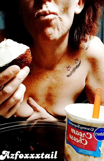 AzFoxxxTailPhelicia: Foodplay-cupcake-full