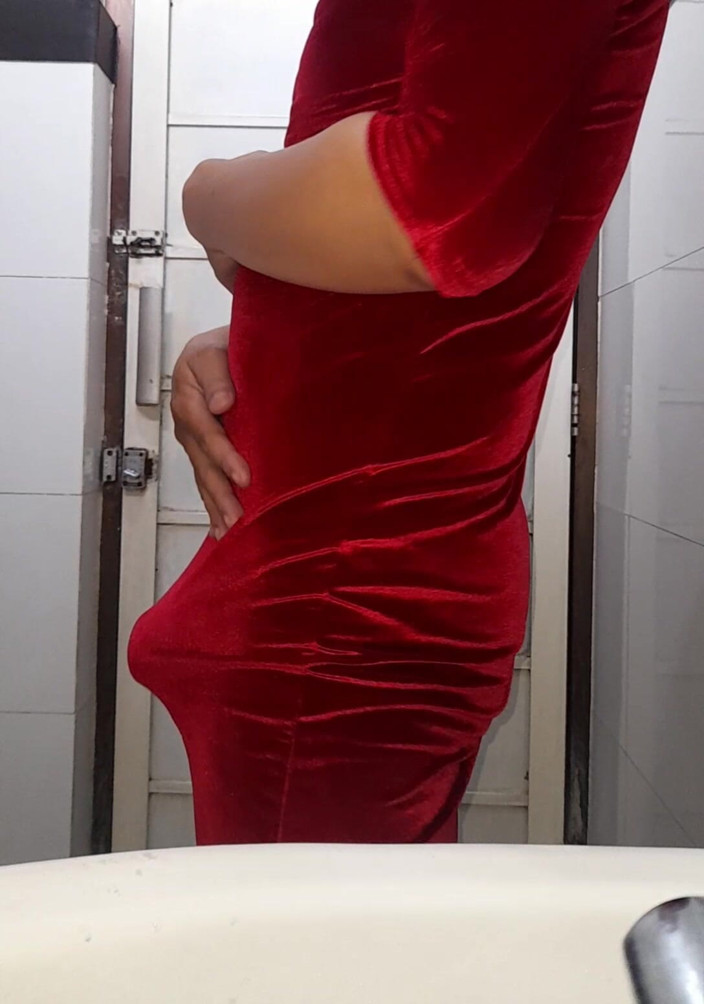 Naomisinka: Transvestiert kommt in sexy samtkleid