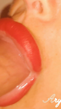Diep in de keel met cumshot op gezicht en lippen