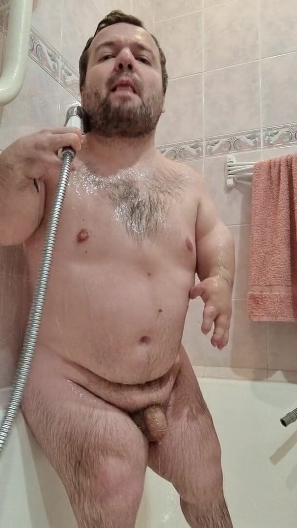MiniCorgi: Midget prend une douche