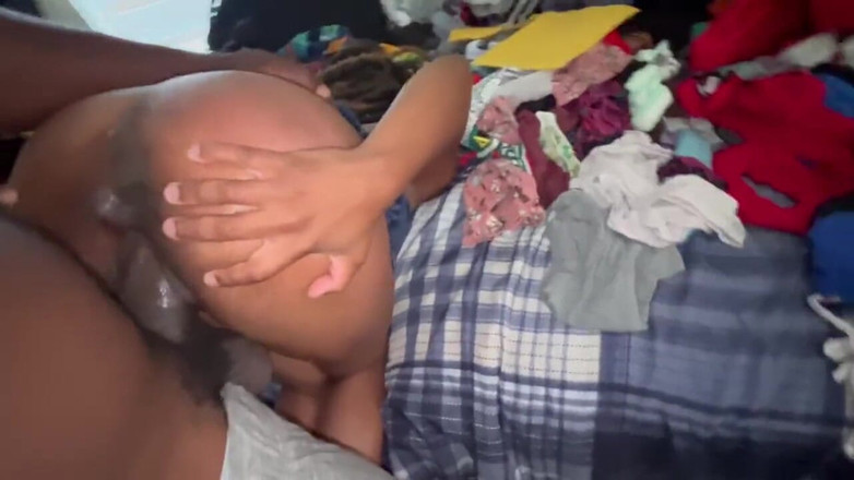 Fijii pornbox: हे भगवान डैडी मेरे कमरे में चुपके से अपने बड़े काले लंड के साथ मेरी चूत को कच्चा कुत्ता