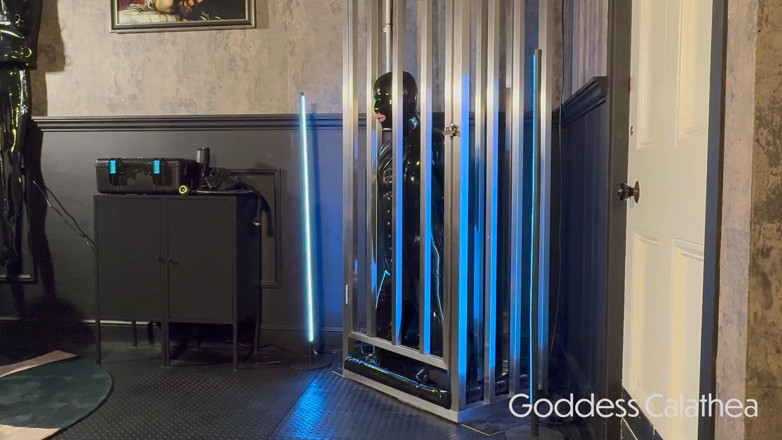 Goddess Calathea: Latihan menghisap dildo gimp sangkar