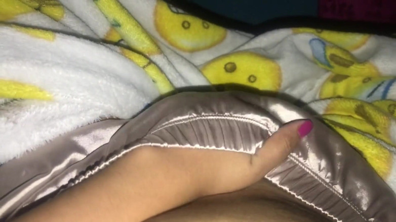 sofiasexxx: 当我自慰时，我的邻居听到我的呻吟