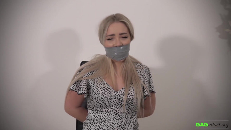 Gag Attack: Обрі - три відтінки сірого