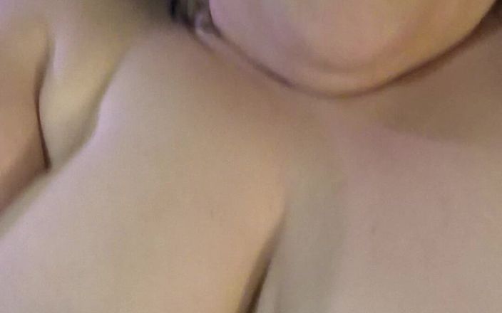 HerculesnVENUS: 这就是你操一个胖婊子的方式，让她受伤并潮吹