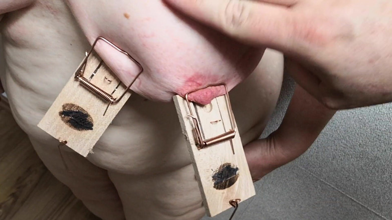 Bouncy Tits Action: Capcane de mouse pe țâțele mele