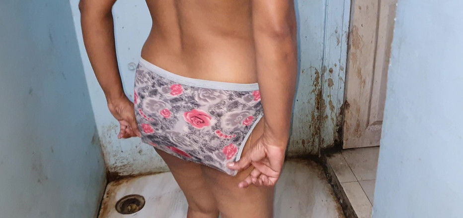 Anu4sum: Videoclip Viral Cu Cumnata Care Face Baie in Baie