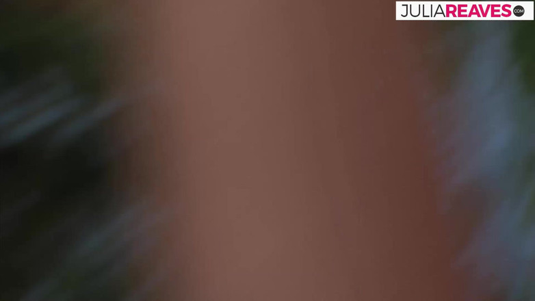 Latex Lovers: Candy succhia un cazzo enorme poi lo cavalca fino ad...