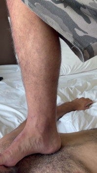 可爱的泰迪熊被巨大的继父完全摧毁