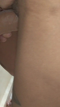 La ragazza deve essere masturbata