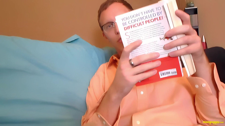 Man Puppy: Gigantyczny kujon próbuje cię zignorować