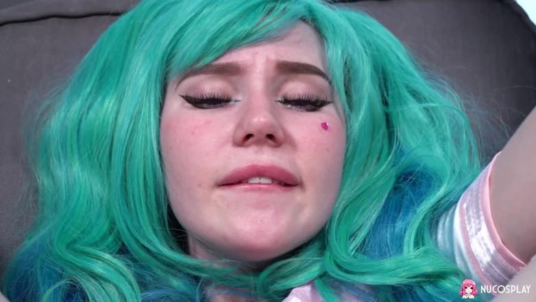 Nu Cosplay: Leyla Lure es una zorra hentai de pelo azul cachonda