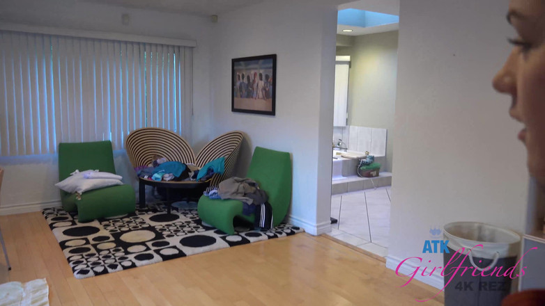 ATK Girlfriends: Rosalyn menghisap zakar besar dan menunggangnya dengan keras