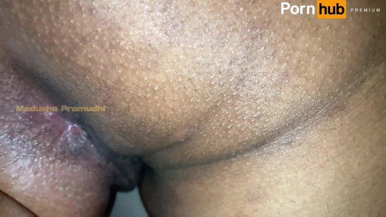 Tiyana: Manžel líže manželce kundičku a šuká tvrdý misionář