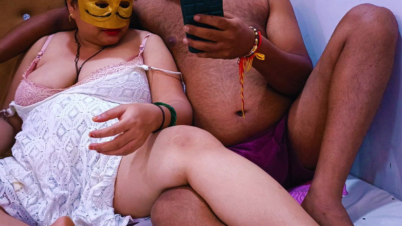 Catchybusty: Costruire una relazione forte e positiva con una sorellastra richiede...