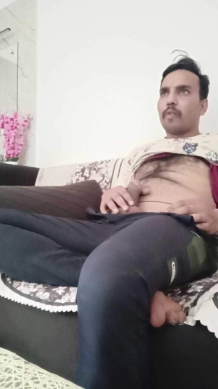 Rajasthani-old-lover: Masturbieren auf meiner couch beim fernsehen