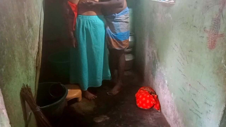 Desi Sathiya: Desi indická manželka šuká ve vesnici Hasband